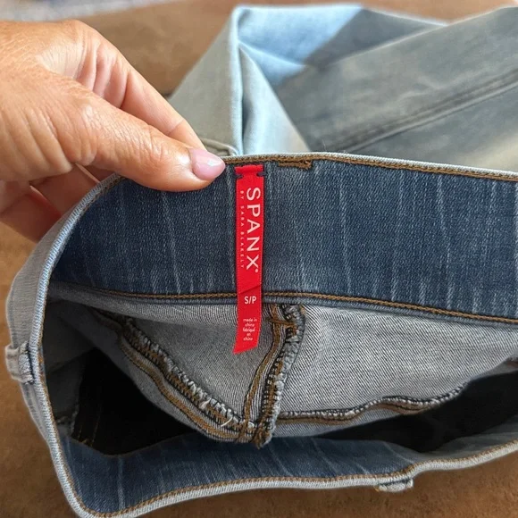 NWOT SPANX Distressed Skinny Jeans in Light Vintage Wash Size Small - Picture 7 of 8